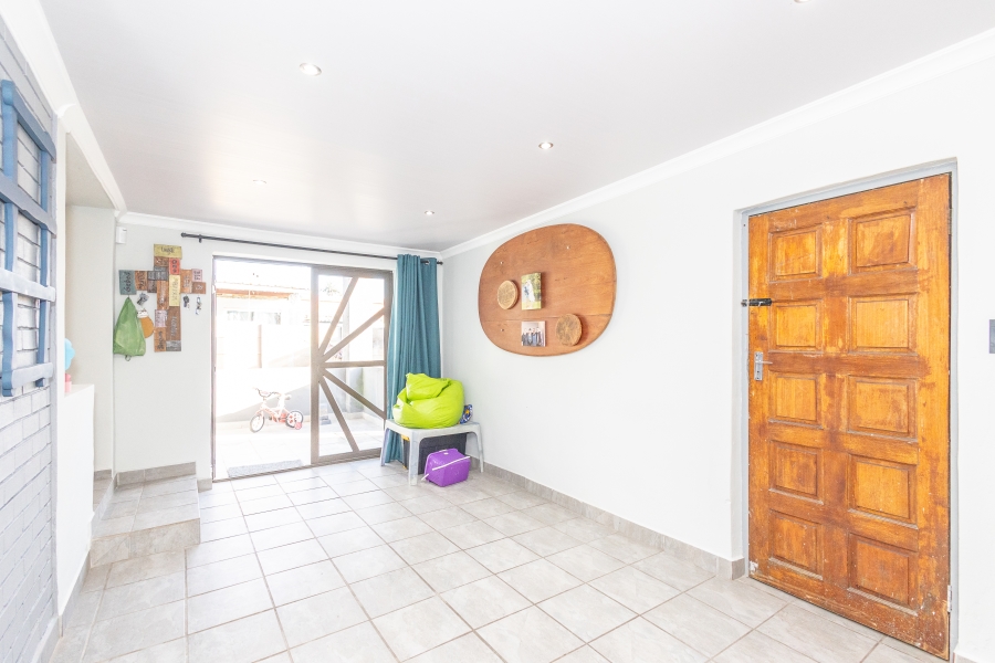 2 Bedroom Property for Sale in Zoo Park Western Cape